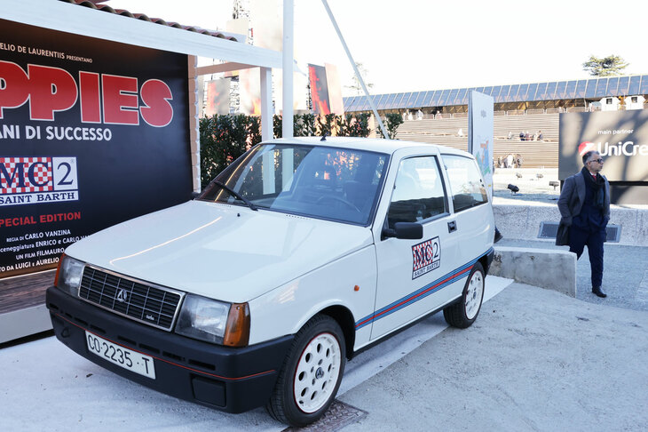 MC2サンバースのパビリオンには「アウトビアンキY10ターボ」のマルティーニ仕様の姿も。