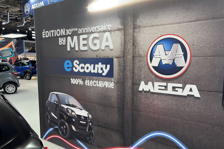 エクサム・メガのブース。