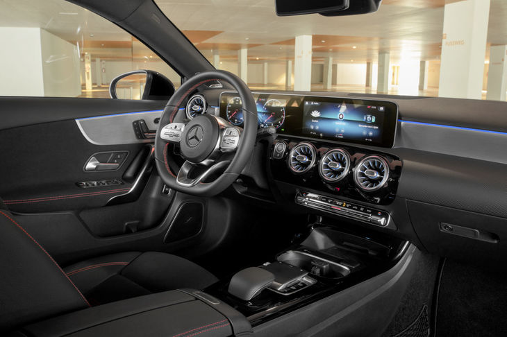 メルセデス・ベンツAクラス セダン（インテリア）