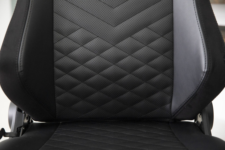 「HERO（ヒーロー）」の座面と背もたれ。クッションには同社製品に共通する弾力に富む高密度ウレタンが使用される。