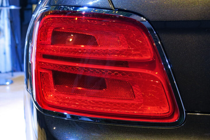 ベントレー・フライングスパー ハイブリッド（リアコンビランプ）