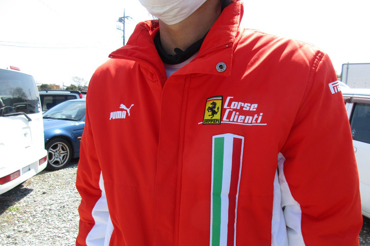 取材当日、リュウ氏はお気に入りのブルゾンを着用して現れた。