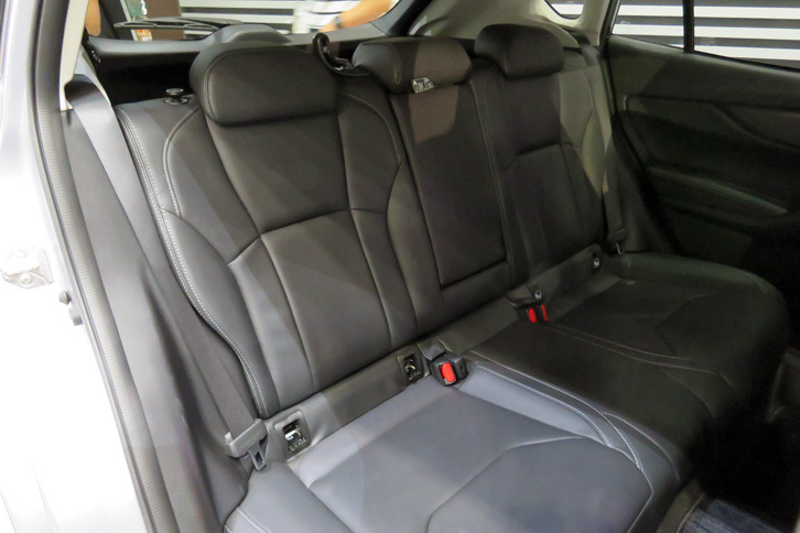 スバル・インプレッサ スポーツ（リアシート）