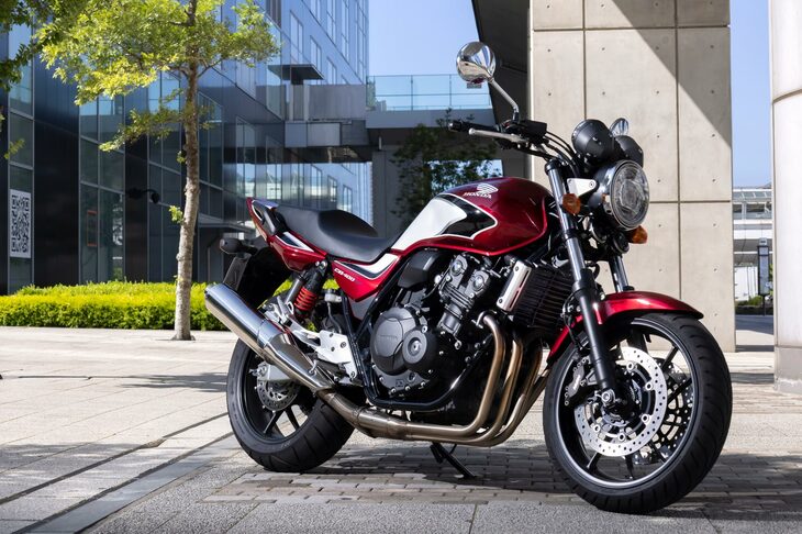 可変バルブ機構付きの4気筒という、ぜいたくなエンジンを搭載した「ホンダCB400スーパーフォア」。（写真：郡大二郎）