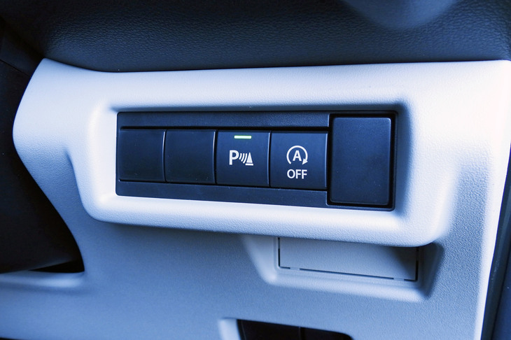 スズキ・スイフト ハイブリッドMZ（スイッチパネル）