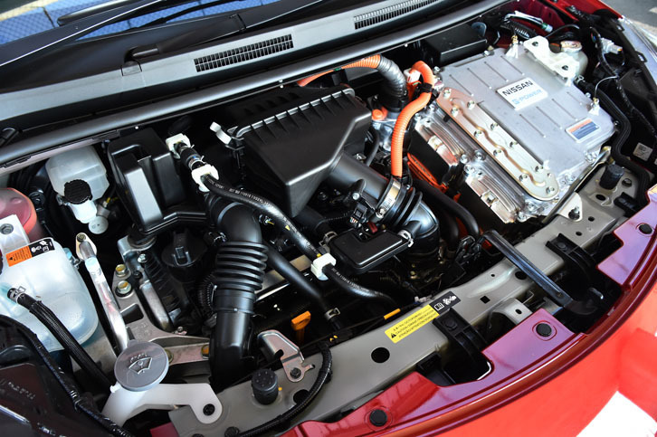 「ノートe-POWER」のパワーユニット。1.2リッター直3エンジンは発電のみを行い、モーターが前輪を駆動する。