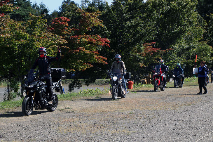 第1駐車場が瞬く間に埋まったため、イベント開始直後から第2駐車場への誘導も開始された。それでも駐車場への入場制限が行われたほど。それほど多くのライダーが富士山のふもとに集結したのだ。