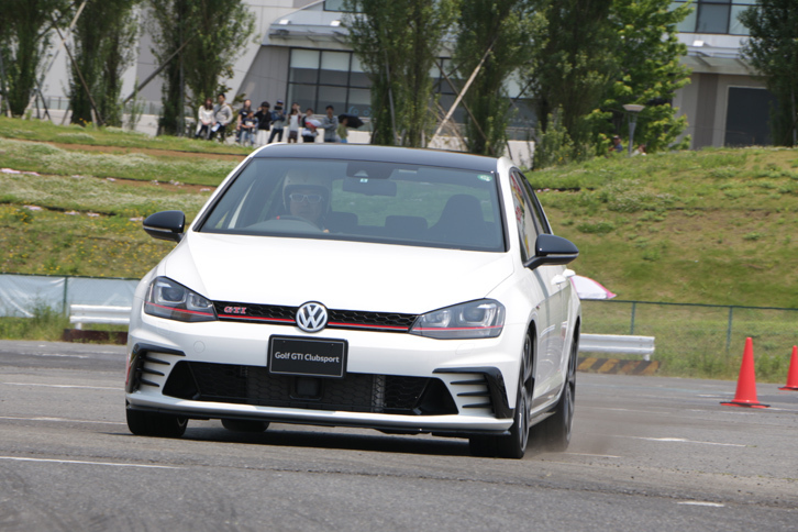 発表会場で行われたデモランのワンシーン。