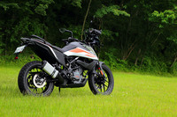 オン／オフを問わない走りが魅力の「KTM 390アドベンチャー」。2020年モデルで初めて設定された、KTMの最新モデルだ。