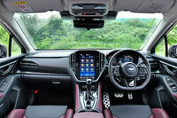 「レヴォーグSTI Sport EX」のインストゥルメントパネルまわり。縦置きのセンターディスプレイを基本としたデザインコンセプトは、7代目「レガシィ」（日本未導入）から取り入れられたものだ。