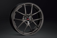 マットグレイのSTI製BBS18インチ×7.5Jアルミホイール