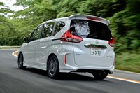 風を味方につけた新生「フリード モデューロX」。ライバル車とは一線を画す、こだわりの走りを手にしていた。