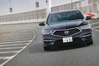 カーナビによるルートガイドとの連携機能も充実している「ホンダセンシングエリート」だが、高速道路の分岐や合流、出口などでは、すべての運転支援機能がいったんカットされる。