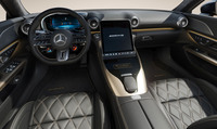 鮮やかなゴールドをまとう「メルセデスAMG SL63 4MATIC＋」の限定車が登場の画像