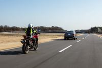 ACCとは、車両が自動で加減速を行い、前走車がいなければライダーが設定した車速での定速走行を、設定速度以下で走る前走車がいれば、前走車に対して追従走行を行う運転支援システムである。