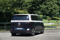 “ワーゲンバス”の愛称で親しまれた「フォルクスワーゲン・タイプ2」をほうふつさせるエクステリアはフラッシュサーフェス化が図られ、0.29という良好なCd値（空気抵抗係数）を実現している。