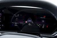 メーター用のディスプレイは11.9インチ。例によってレイアウトは変更できるが、アウディらしいシンプルでクールな表示は変わらない。