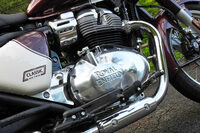 ロイヤルエンフィールドおなじみの、648cc空冷並列2気筒エンジン。スムーズな回転と粘り強いトルクが特徴だ。