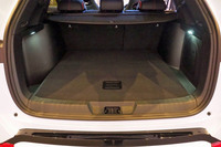 荷室容量は後席使用時で425リッター、後席格納時で1440リッターとなる。