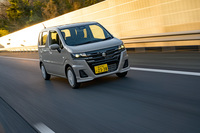 先進運転支援システムはミリ波レーダーと単眼カメラを使う「デュアルセンサーブレーキサポートII」に進化。「ZL」では5MT車もCVT車もアダプティブクルーズコントロールが付かないのは残念。