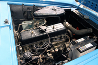 このクルマで最も魅力の乏しい部分であろう、初代「グロリア」用の直4 OHV 1862ccエンジン。最高出力80psにすぎないが、これでも1960年当時の国産乗用車用としては最大級のエンジンだったのだ。これは「クーペ」用だが、「コンバーチブル」用も同一である。ちなみに生産型では、ベース車のパワーアップに伴い最高出力は94psとなる。