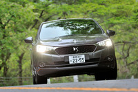 シトロエンのエンブレムであるダブルシェブロンがフロントグリルから姿を消し、DSのロゴが配置された。