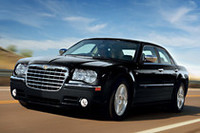 「クライスラー300C」、随所に小変更の08年モデルが登場の画像