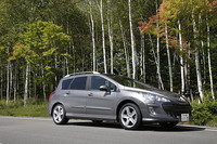 SWの名で成功を収めた最初の3列シートワゴンは、2002年デビューの307SW。308SWは、その正常進化版にあたるモデルだ。
