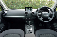 「1.4 TFSI」の室内。エア吹き出し口はジェットエンジンをモチーフにデザインされたという。