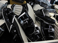 アパレル関連の商品にも力を注ぐ同社だけに、ブースではスリッパやクッション、キーホルダーなども販売されていた。