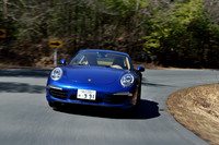 MT仕様で4.9秒の0-100km/hの加速タイムは、PDK仕様では0.2秒短い4.7秒に。オプション「スポーツクロノパッケージ」装着車になると、4.5秒にまで縮まる。