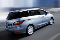 波型のラインが特徴のエクステリア。高い空力性能も実現したと主張する。