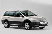 「ブラーヴォ」の先代である「スティーロ」。現在もワゴンのみ継続生産されている。