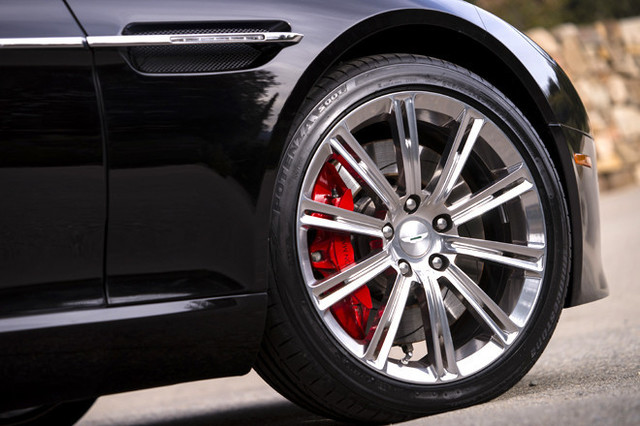 アストンマーティン ラピードS　アルミホイール アストンマーティン ラピードS タッチトロニックII | フェラーリ