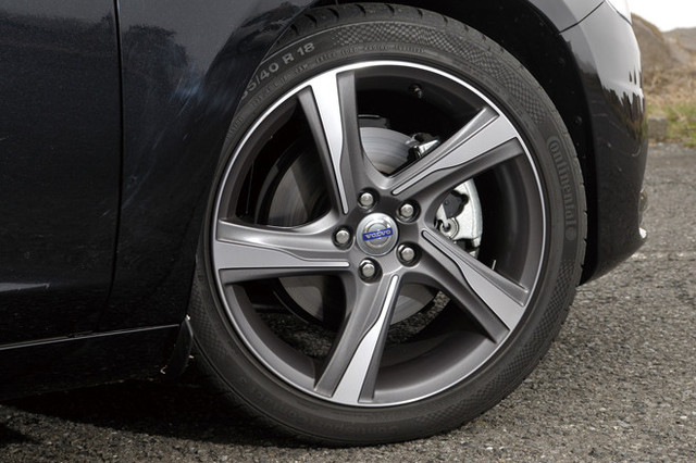 ボルボV60 T4 R-DESIGN（FF/6AT）【試乗記】 「R」の血統 - webCG