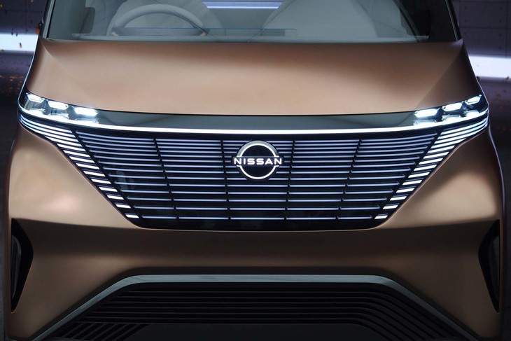 EVコンセプト「ニッサンIMk」のフロントマスク。日産が市販車に用いている「Vモーショングリル」を光で表現したという。