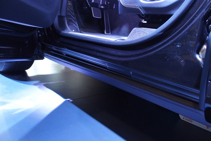 アストンマーティンDBX