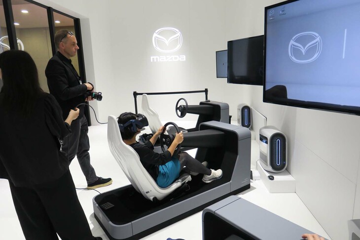 ジャパンモビリティショー2023におけるマツダブースの様子。