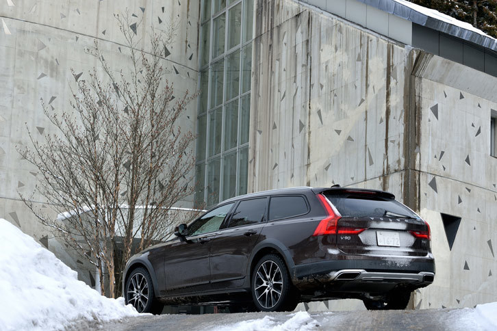 ボルボV90クロスカントリーT6 AWDサマム