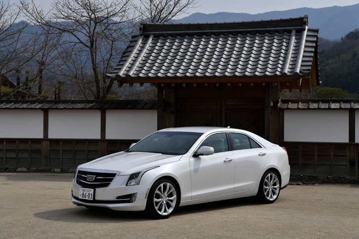 最初に試乗したのは、キャデラックのラインナップでは最もコンパクトな「ATSセダン プレミアム」。Dセグメントセダンにあたり、「メルセデス・ベンツCクラス」や「BMW 3シリーズ」を直接のライバルとする。