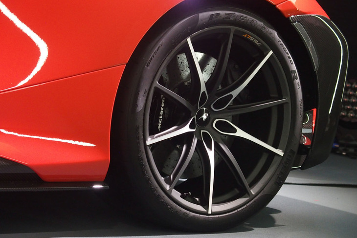 マクラーレン765LT（タイヤ＆ホイール＜後ろ＞）