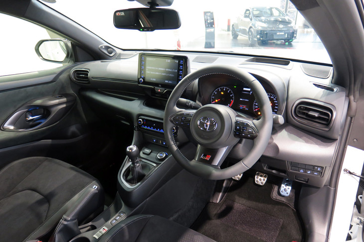 トヨタGRヤリスRZ“ハイパフォーマンス”（インストゥルメントパネルまわり）