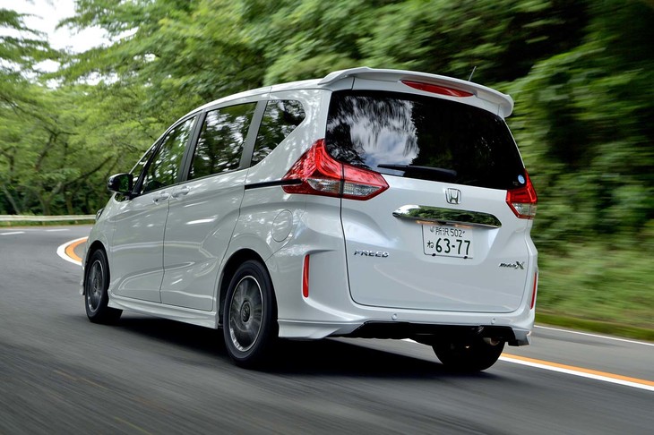 風を味方につけた新生「フリード モデューロX」。ライバル車とは一線を画す、こだわりの走りを手にしていた。