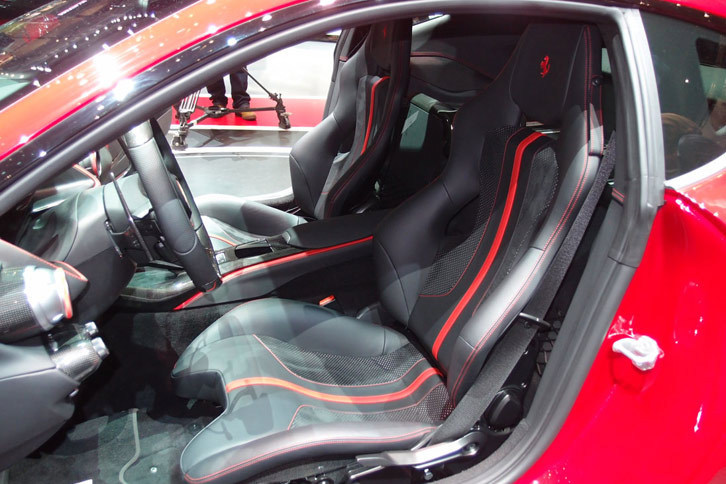 フェラーリ812スーパーファスト