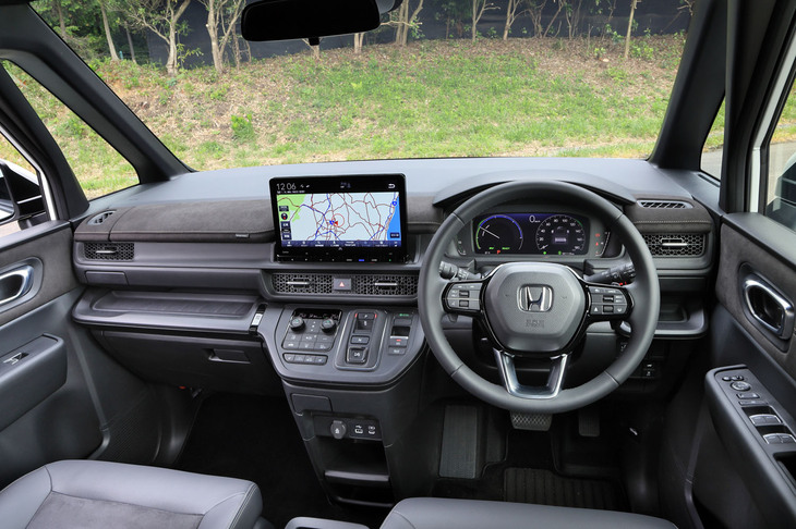 ホンダ・ステップワゴンe：HEVスパーダ プレミアムライン（インストゥルメントパネルまわり）