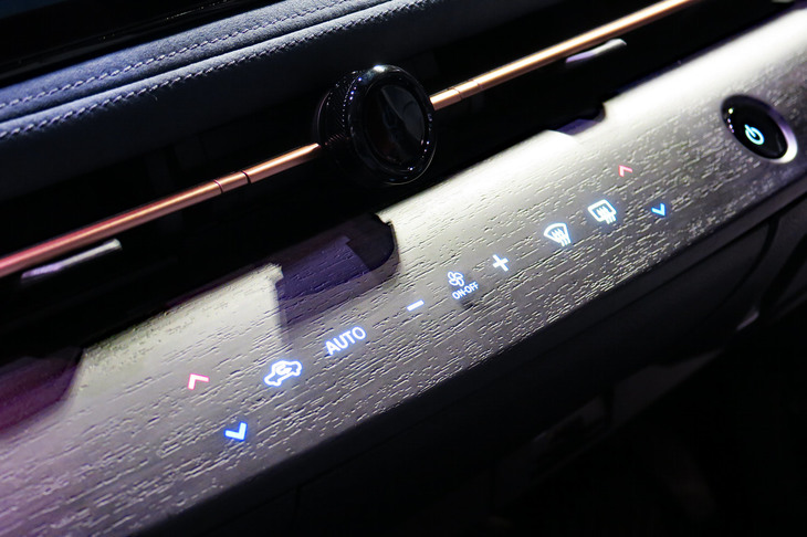 日産アリア リミテッド（空調のハプティクススイッチ）