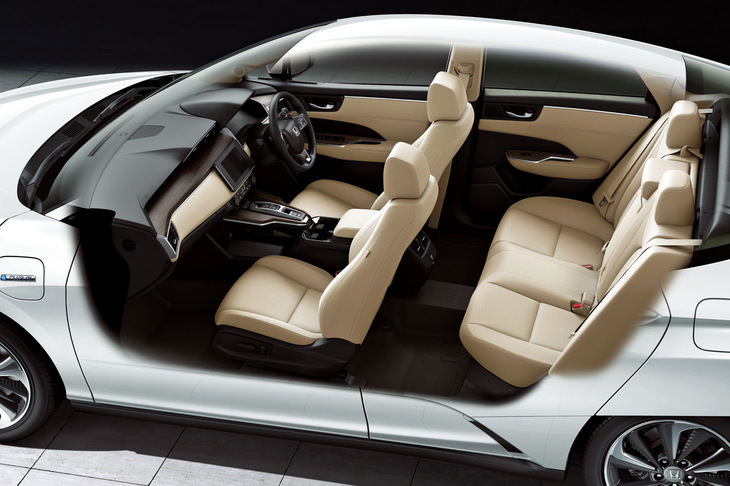 内装について、「600万円のクルマなので、普段より予算がついたり、他車では使えない素材が使えたりとかしたんですか？」と聞いたところ、「そんなことはありません。シボの彫りを深くしたり、いろいろ工夫して何とかしました」とのことだった。