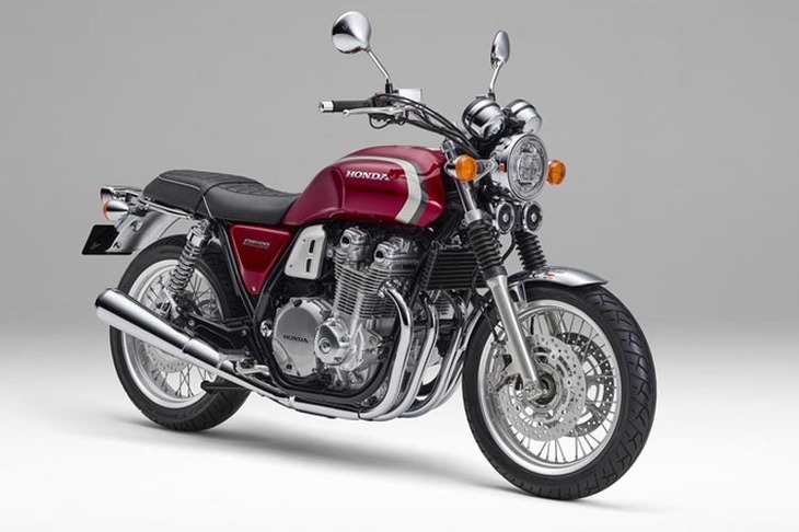 スタイリッシュで味わいのある空冷大型バイクとして知られた「ホンダCB1100」。2021年10月8日、惜しまれつつも、その生産終了が告げられた。写真はその最後を飾る特別仕様車「ファイナルエディション」。