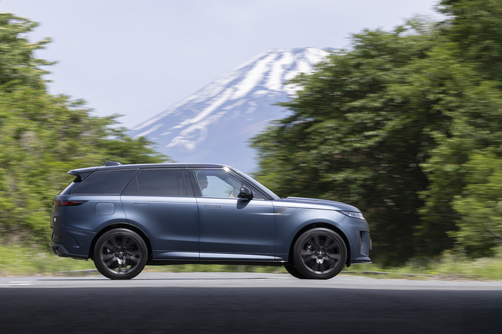 「エディションツー」の名のとおり「SV」の国内導入は2度目。2023年の「エディションワン」は招待客のみ、国内では75台限定販売だったが、ツーは2025年モデル限定とされており、台数の制限はないようだ。