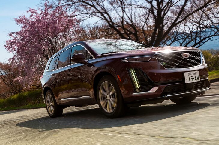 幅広いラインナップを取りそろえるキャデラックのクロスオーバー製品群。「XT6」は、全長5m超の大柄なボディーに3列6人乗りの乗車空間を備えた、ラージな一台だ。